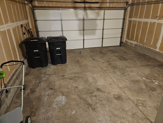 Building Photo - Super Beautiful Englewood 3 Bedroom Home A...