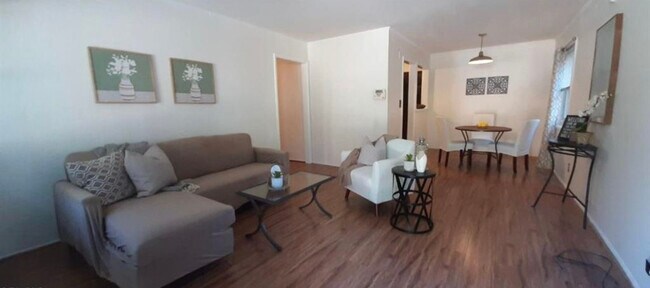 Building Photo - 2128 E 12th St