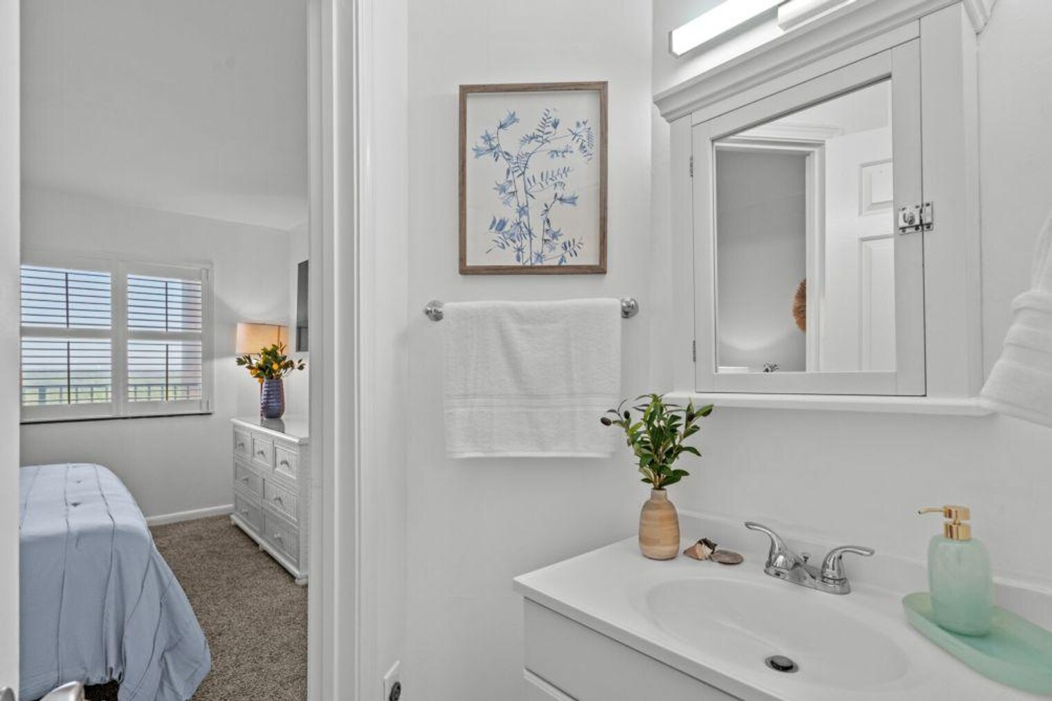 Building Photo - 5523 N Ocean Blvd