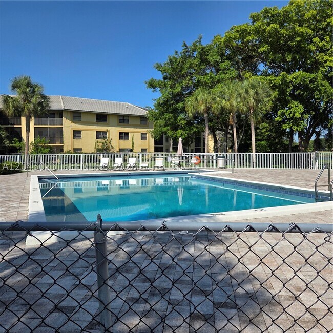 Building Photo - 8905 NW 28th Dr
