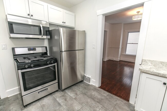 Building Photo - 347 High St