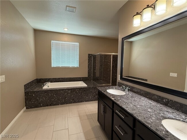 Building Photo - 921 Riverlawn Pl