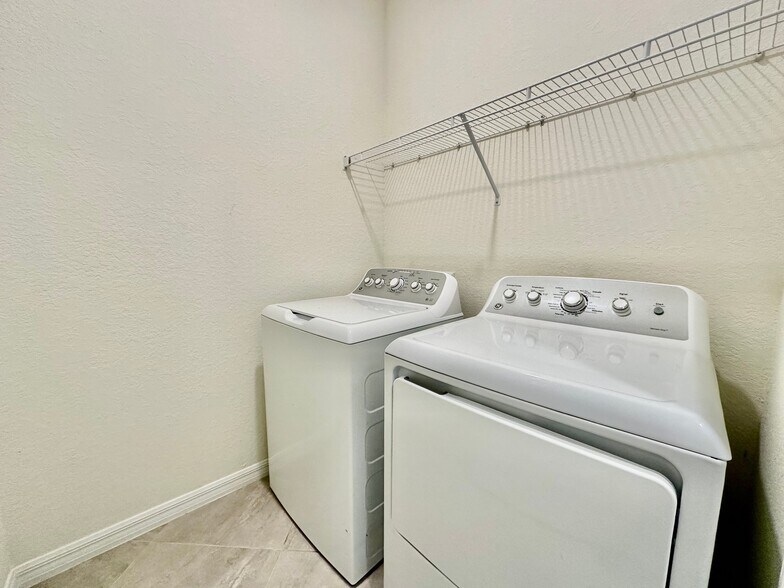 Building Photo - 1823 Alameda Dr