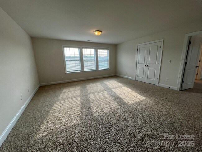 Building Photo - 196 Longleaf Dr