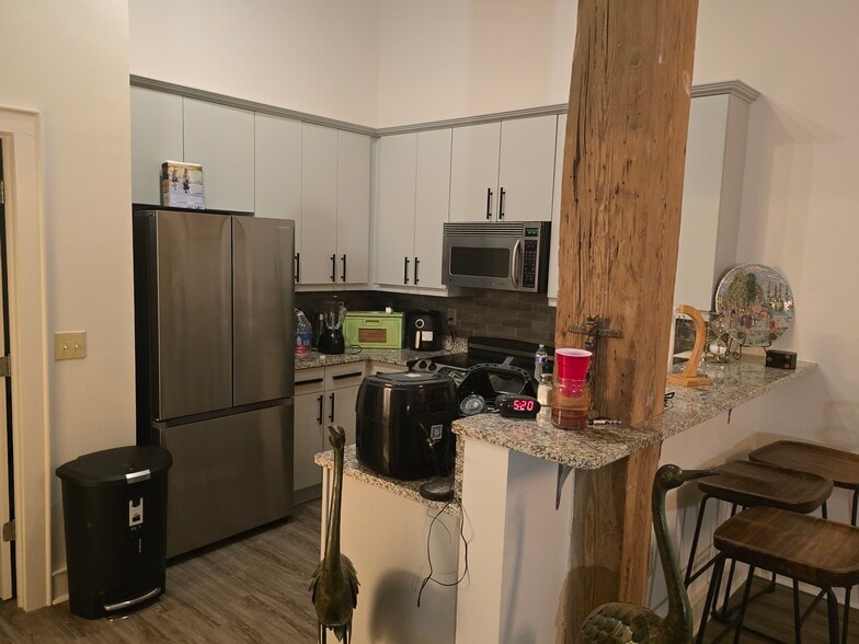 Building Photo - 246 N Court St