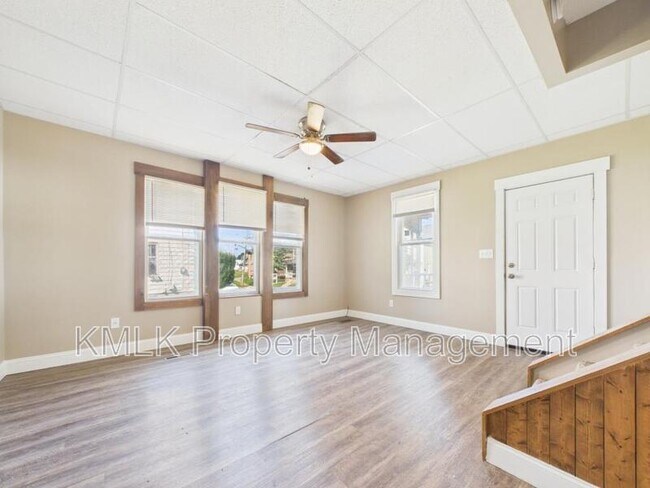 Building Photo - 428 Allyn St