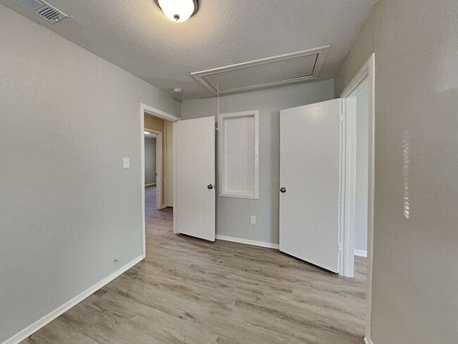 Building Photo - 4725 Dilworth Ct