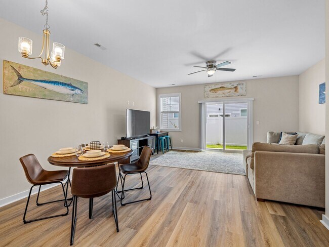 Building Photo - Townhome in Sneads Ferry