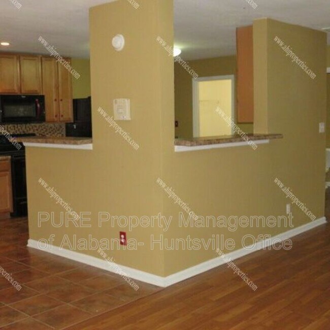 Building Photo - 3312 Lakeland Dr SW