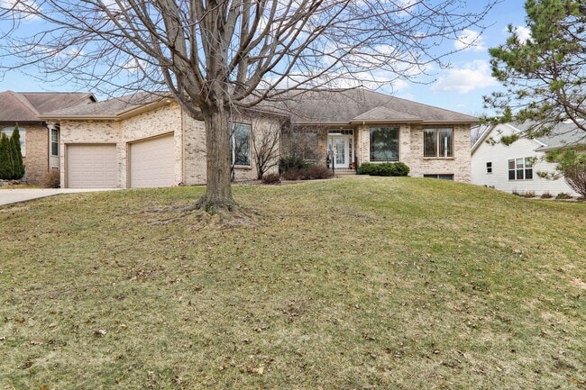 Building Photo - 9621 Shadow Wood Dr