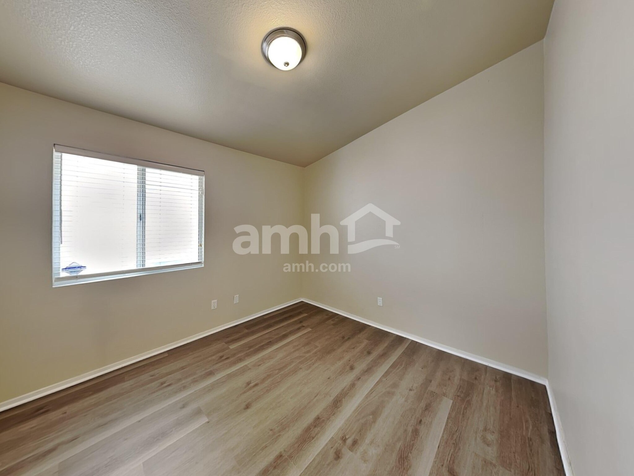 Building Photo - 325 Greenleaf Glen St