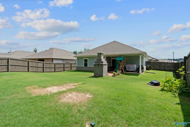 Building Photo - 14971 Greenleaf Dr