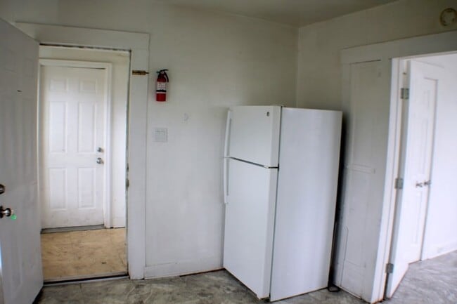 Building Photo - 508 Wayside Dr