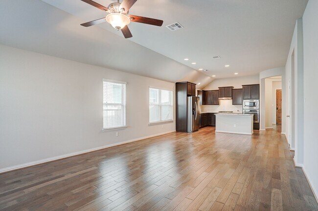 Building Photo - Warm & Inviting 4 Bedroom, 2 Bath House for Rent