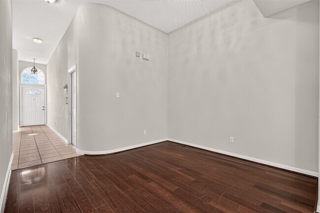 Building Photo - 8503 Raybluff Ln