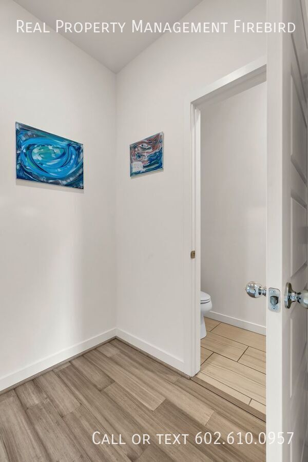 Building Photo - 2272 W Harmont Dr