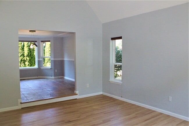 Building Photo - 321 Keach Ct