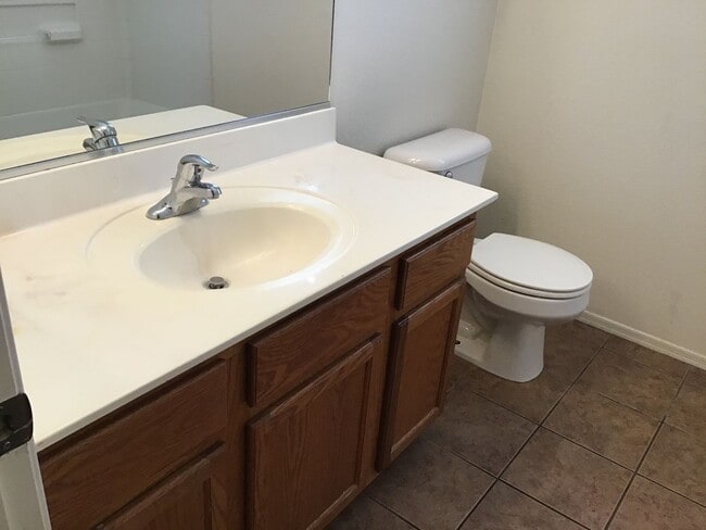Building Photo - Beautiful 3Bed & 2Bath w/ Den, near Davis Monthan, Vail school district