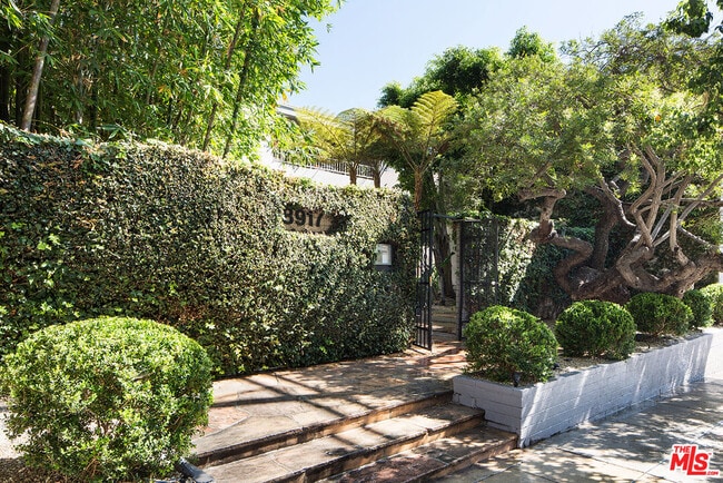 Building Photo - 8911 Cynthia St