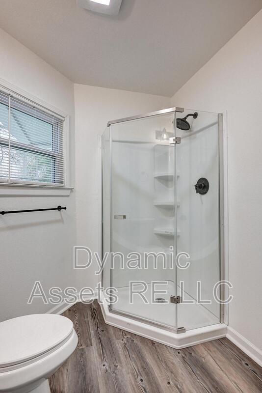 Building Photo - 510 W 3rd St