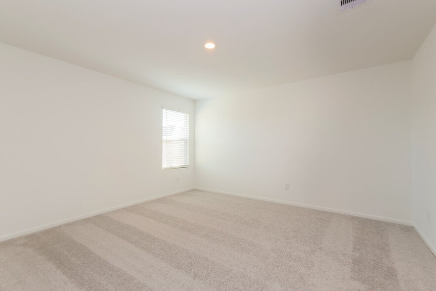 Building Photo - 325 Woodland Hills Dr