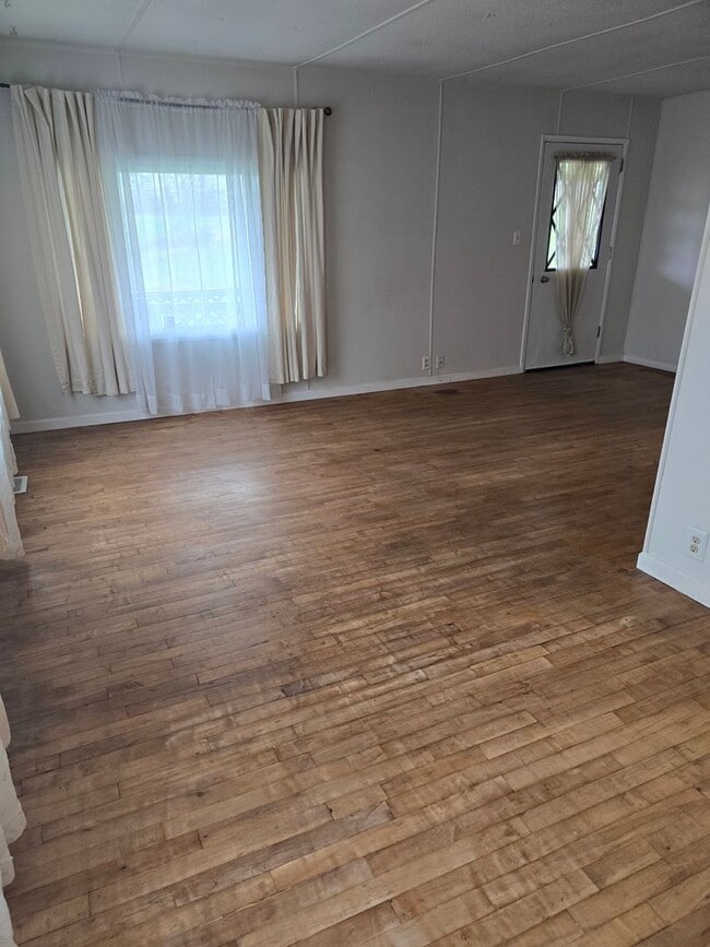 Building Photo - 3 bed 2 bath Mobile Home for rent  Rent in Grants Pass