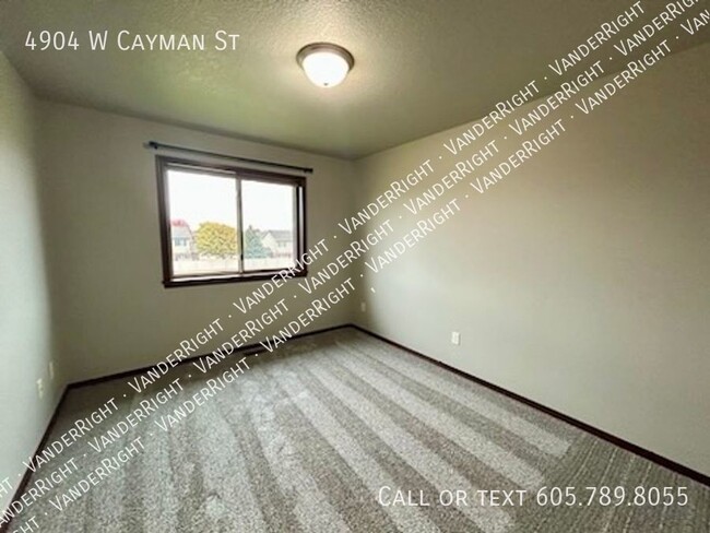 Building Photo - 4904 W Cayman St