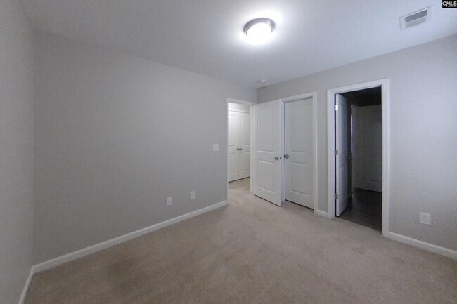 Building Photo - 323 Springwalk Ln