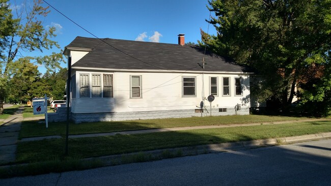Building Photo - Very Nice! 2BR/1BA Home - Excellent Muskeg...