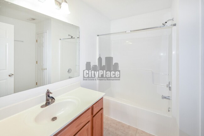 Building Photo - 1394 Fall Ridge Dr