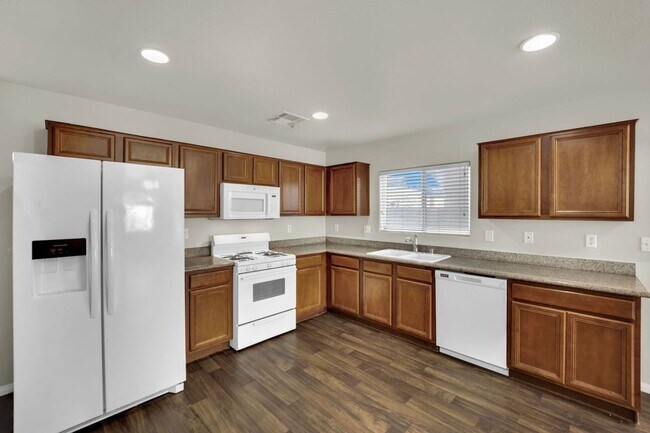 Building Photo - Cute 3 bedroom 1 car garage 2 story home!