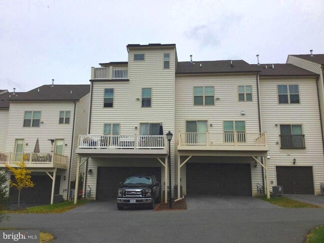 Building Photo - 13251 Tivoli Lake Blvd