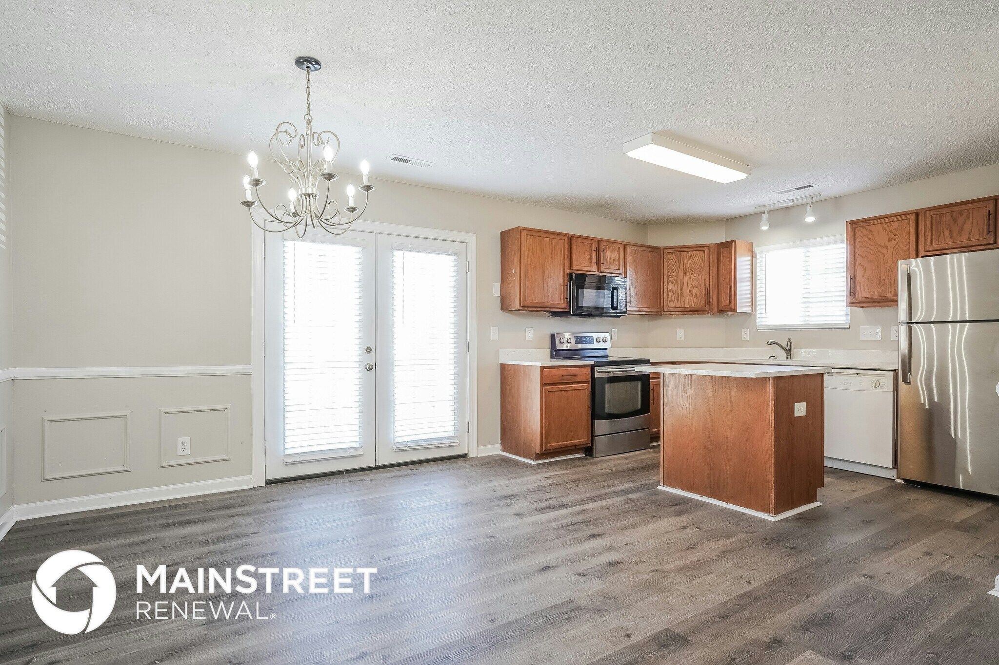 Building Photo - 5605 Hidden Lake Dr