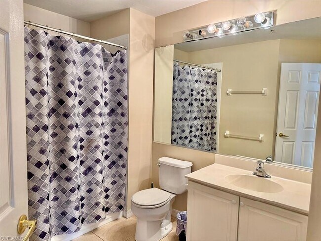 Building Photo - 912 Hampton Cir