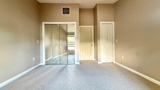 Building Photo - 863 Stratford Ln