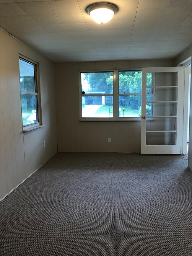 Building Photo - 2 Bed 1 Bath Home | Pet Friendly | Washer ...