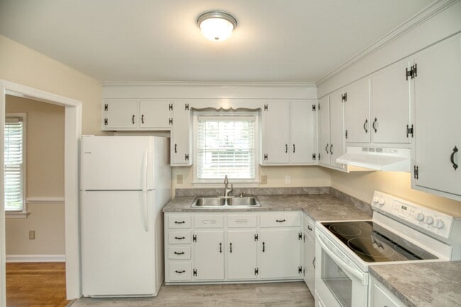 Building Photo - Great Location in Williamsburg!