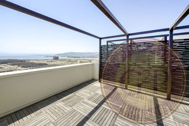 Building Photo - SF Shipyard - 3 BR, 2.5 BA Townhouse 1,634 Sq. Ft. - 3D Virtual Tour, 2-Car Garage