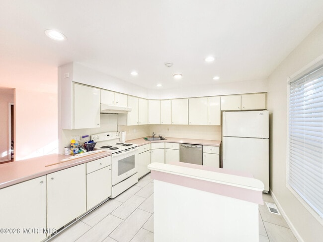 Building Photo - 167E Concordia Cir