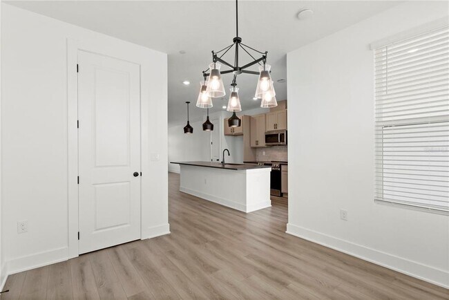 Building Photo - 15363 Hamlin Pk Dr