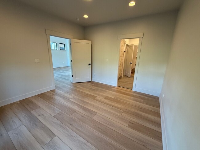 Building Photo - 1401 Windrow Dr