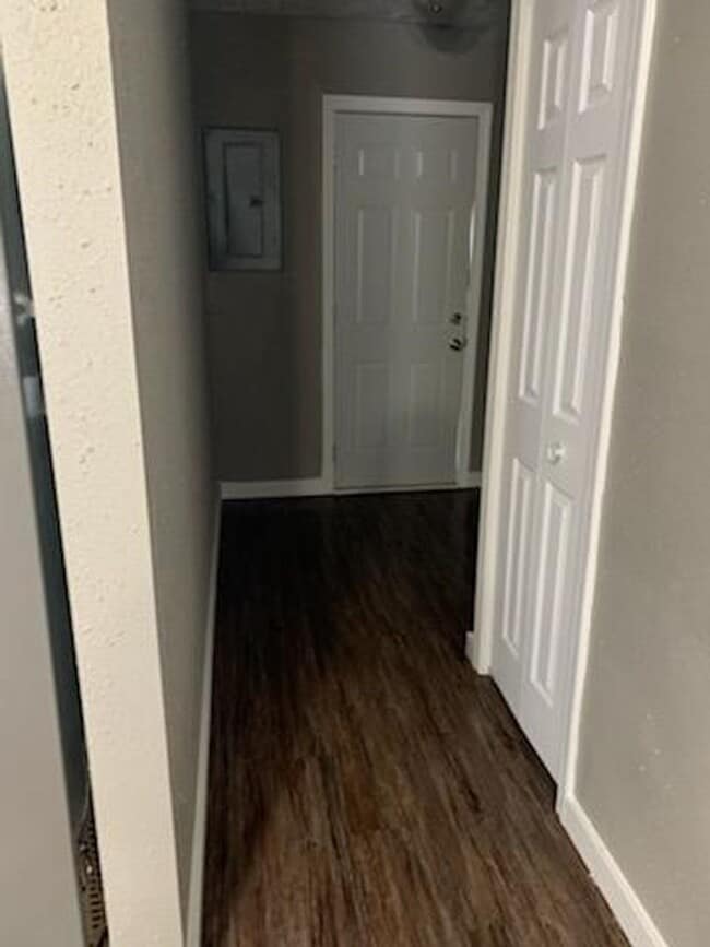 Building Photo - Newly remodeled 2 bedroom home