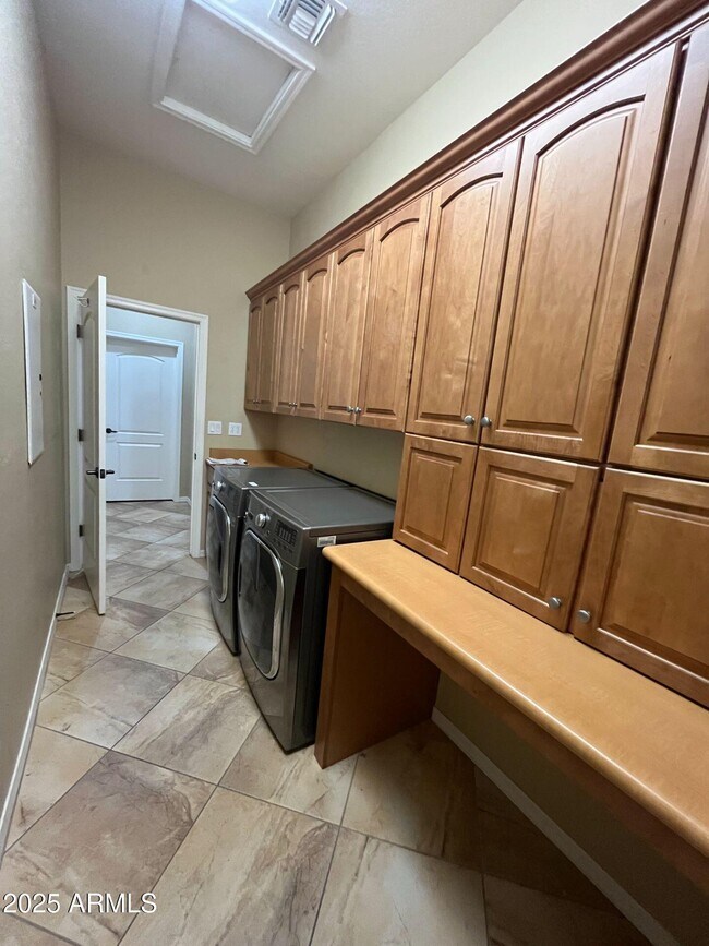Building Photo - 13283 W Micheltorena Ct