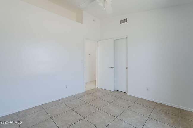 Building Photo - 678 S Silver Dr