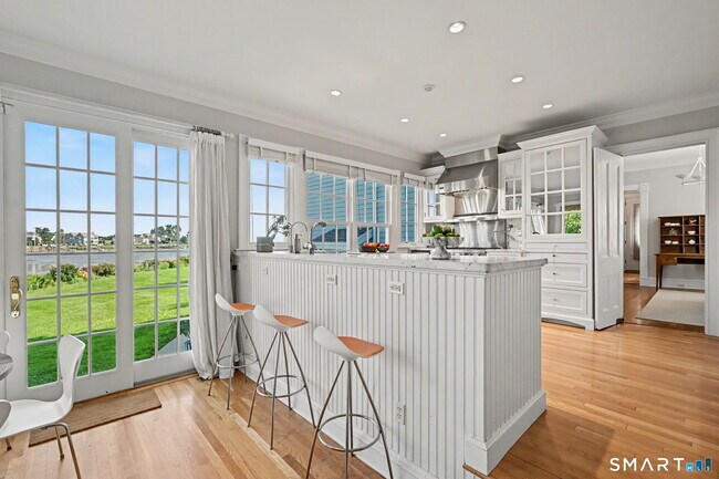 Building Photo - 71 Cove Ave