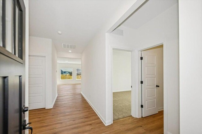 Building Photo - 105 Clearwater Dr