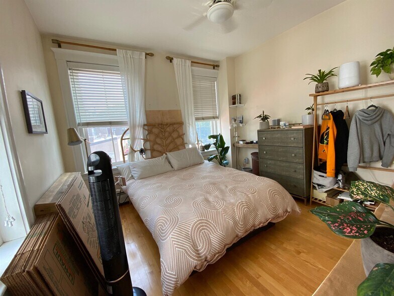 Building Photo - 10 Arlington St