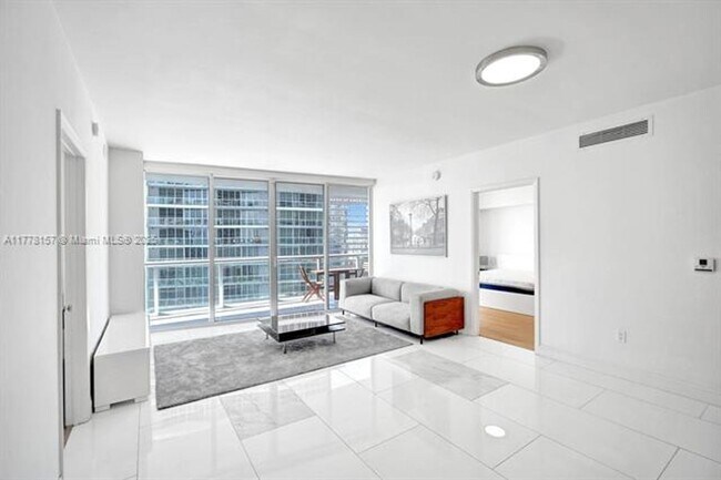 Building Photo - 475 Brickell Ave