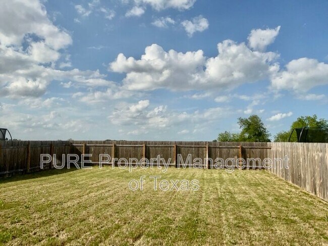 Building Photo - 203 Stonebrook Dr