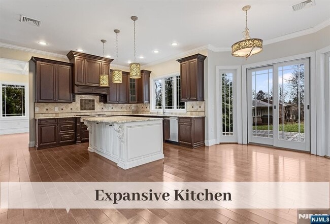 Building Photo - 230 Hillcrest Rd